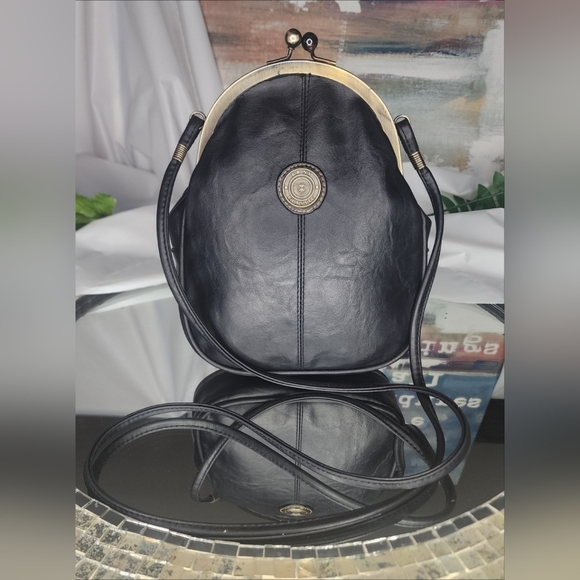 BBNY Elegant Black Leather Kiss-Lock Crossbody Bag - Picture 1 of 11